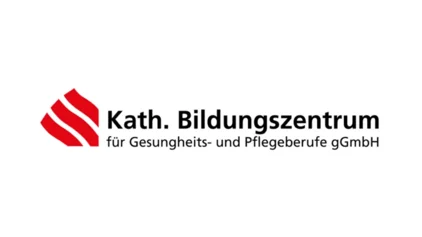 Das Bild zeigt das Logo des Katholischen Bildungszentrums für Gesundheits- und Pflegeberufe gGmbH. Links befindet sich ein stilisiertes rotes Symbol mit geschwungenen Linien. Der Schriftzug ist in schwarzer, moderner Schrift gehalten und hebt „Kath. Bildungszentrum“ fett hervor. Das Design wirkt professionell und klar strukturiert.